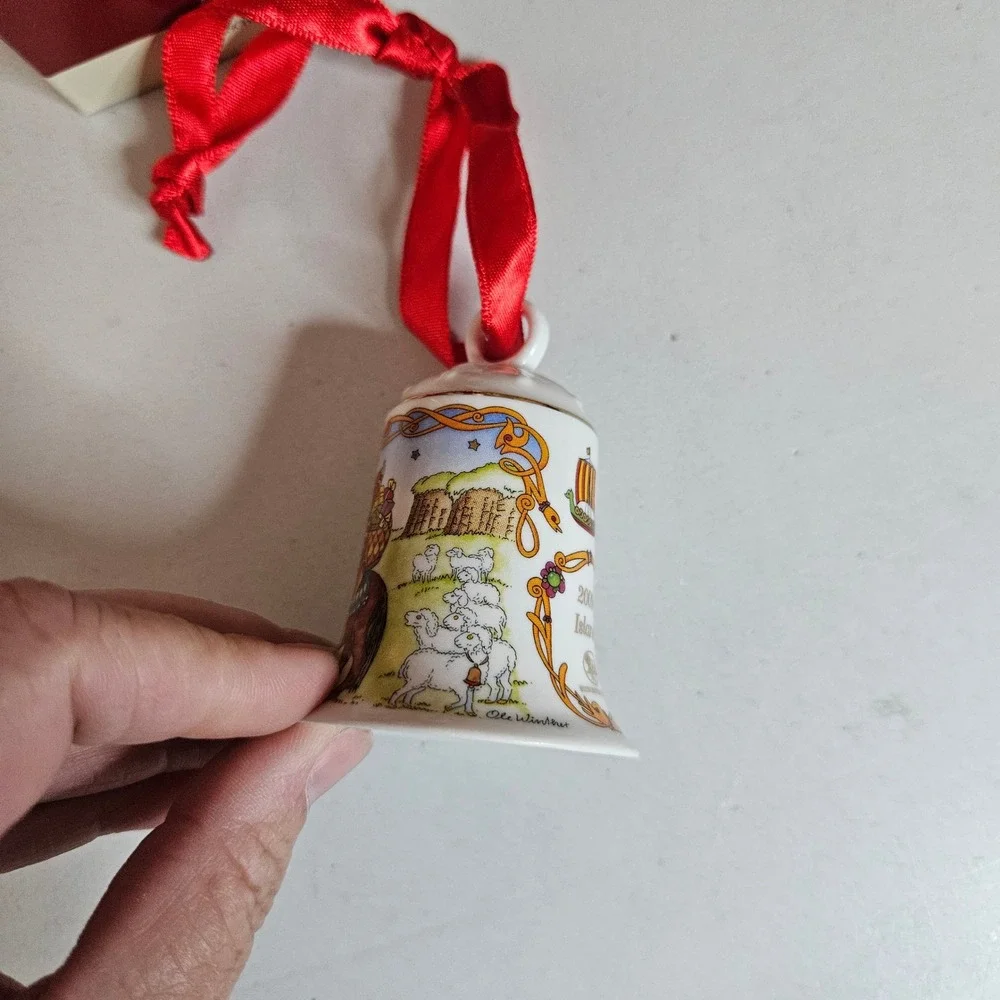 Hutschenreuther 2009 Christmas Bell Iceland Ole Winther Porcelain Ornament Boxed